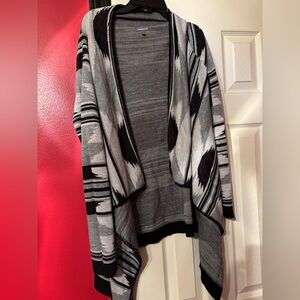 Gray and Black Patterned Women's Sweater